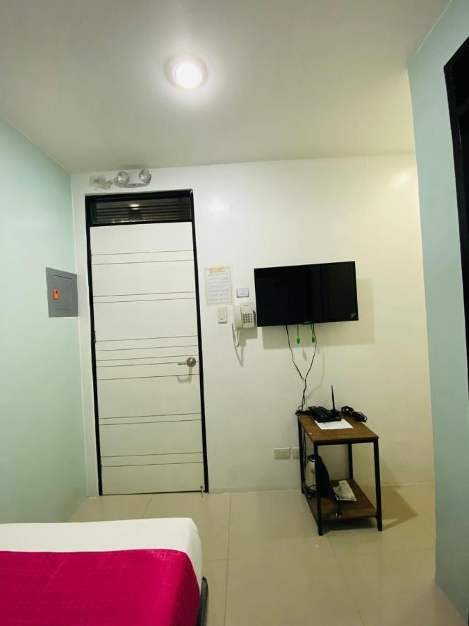 Happy Homes Manila Bagian luar foto